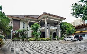 Oyo 282 Putri Utari Residence